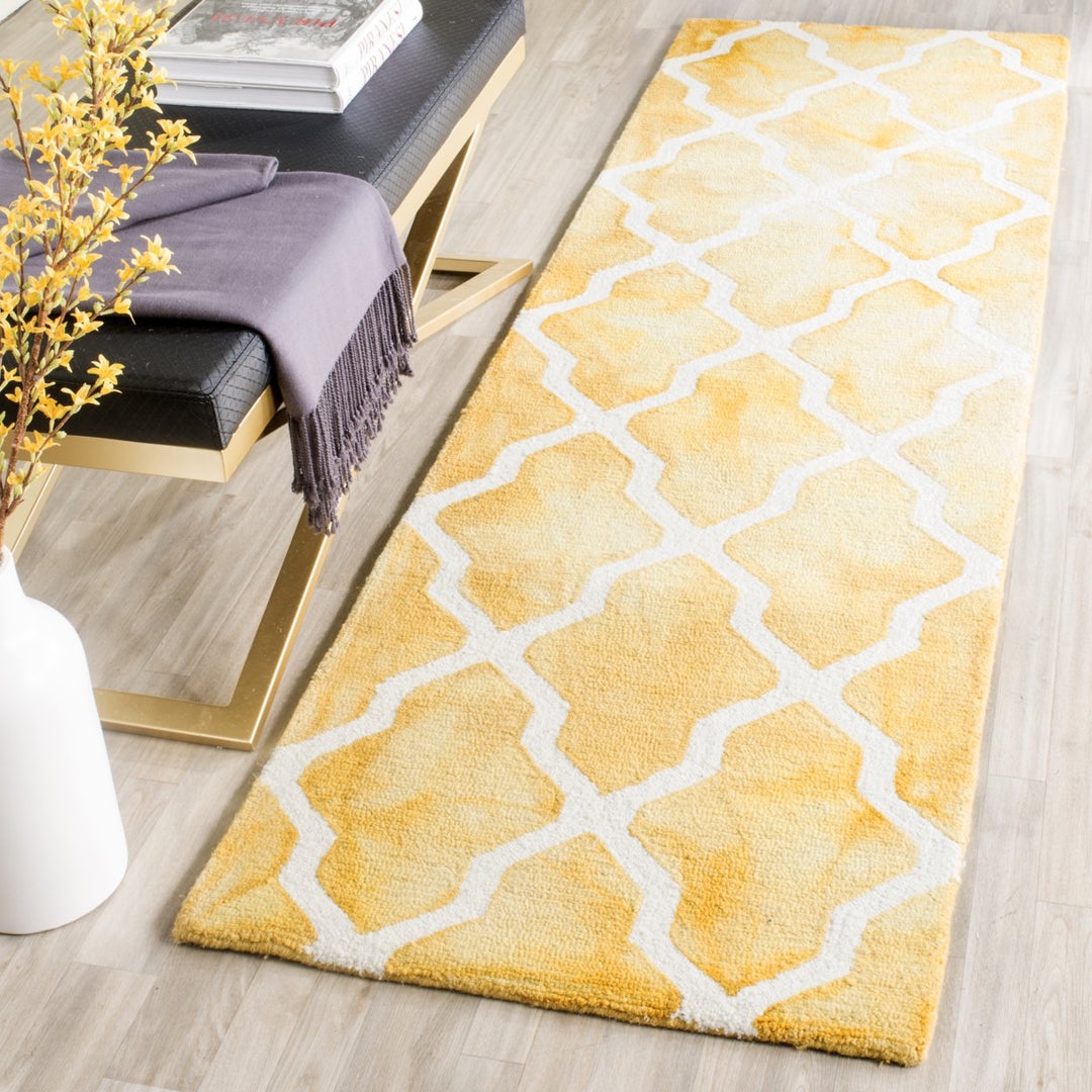 SAFAVIEH Dip Dye DDY540H Handmade Gold / Ivory Rug Image 3