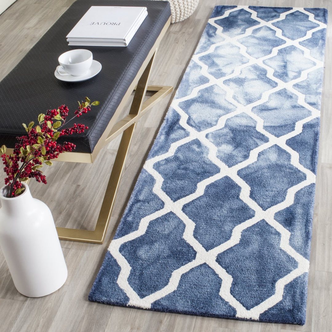 SAFAVIEH Dip Dye DDY540N Handmade Navy / Ivory Rug Image 3