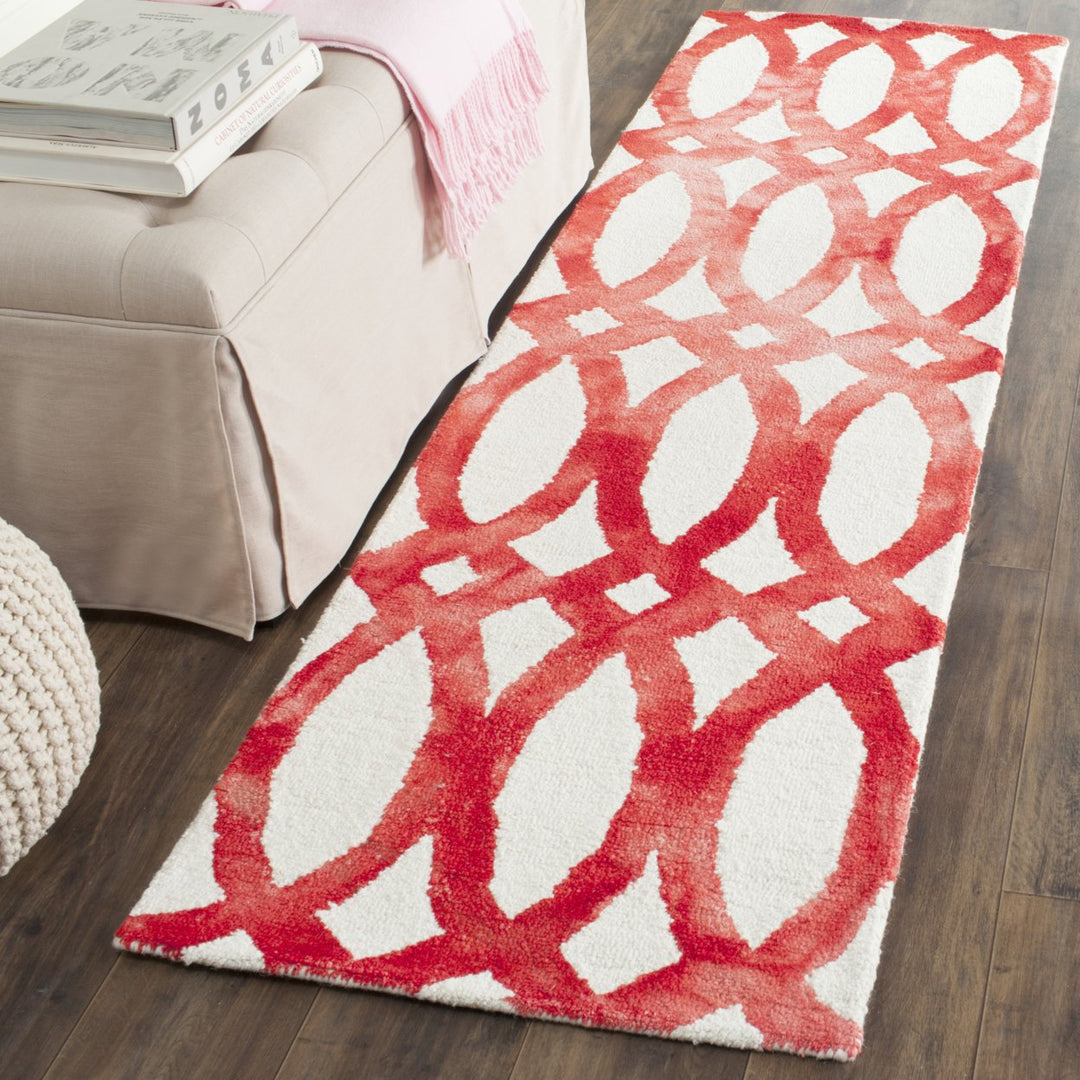 SAFAVIEH Dip Dye DDY675C Handmade Ivory / Red Rug Image 3