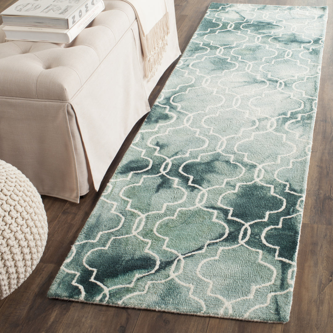 SAFAVIEH Dip Dye DDY676Q Handmade Green / Ivory Rug Image 9