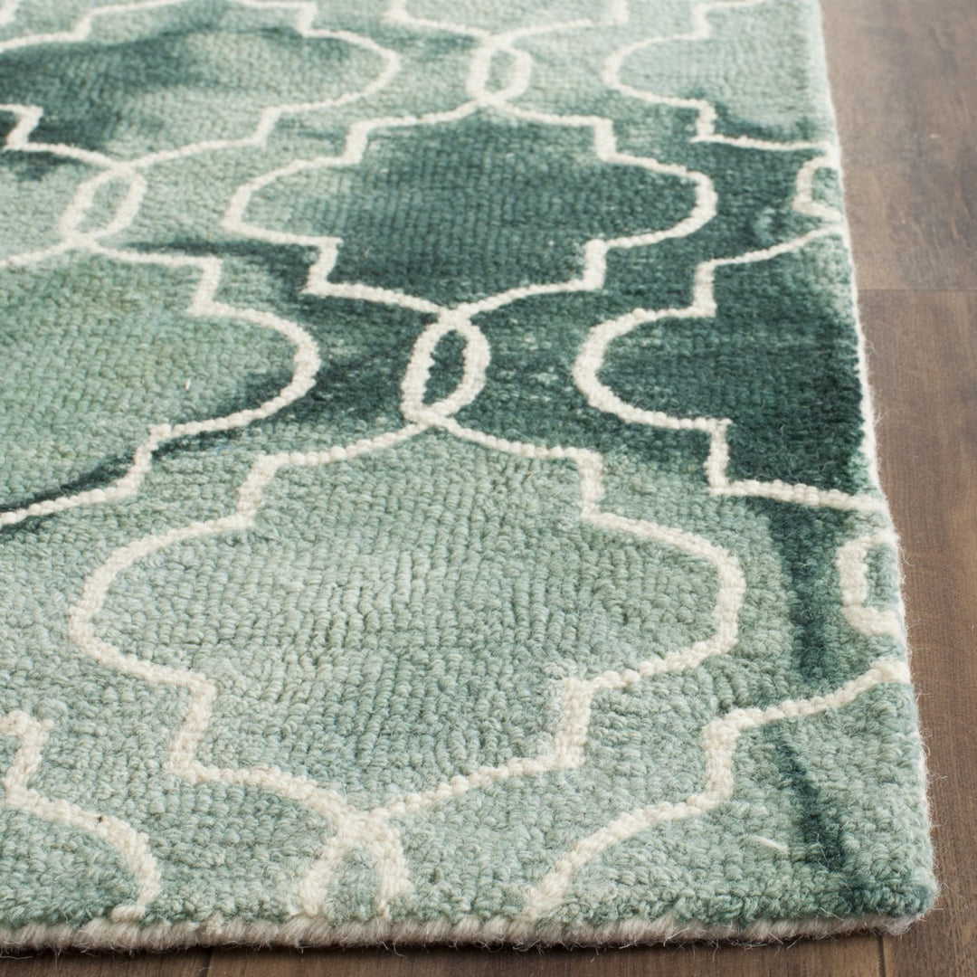 SAFAVIEH Dip Dye DDY676Q Handmade Green / Ivory Rug Image 10