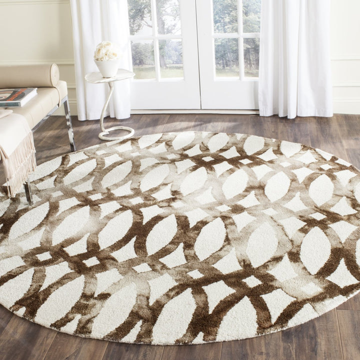 SAFAVIEH Dip Dye DDY675E Handmade Ivory / Chocolate Rug Image 10