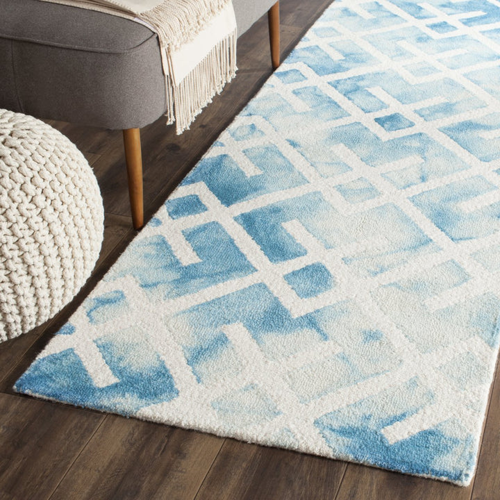 SAFAVIEH Dip Dye DDY677G Handmade Blue / Ivory Rug Image 3