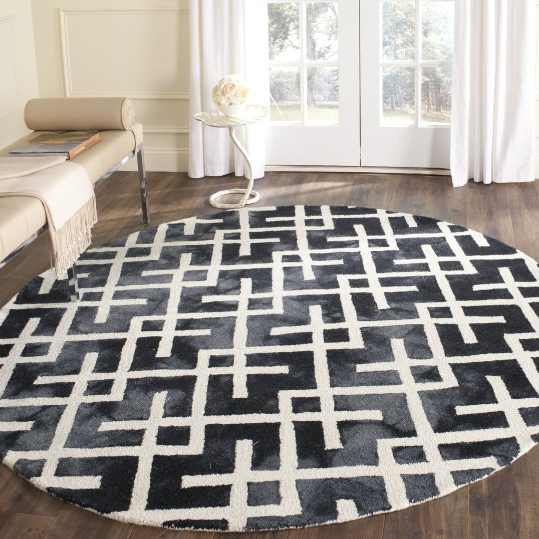 SAFAVIEH Dip Dye DDY677J Handmade Graphite / Ivory Rug Image 2