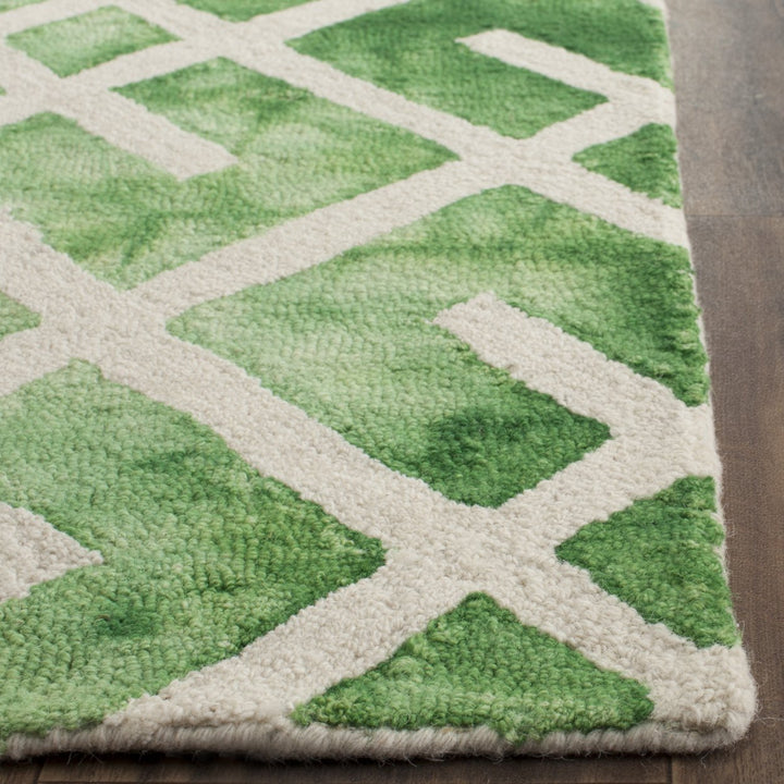 SAFAVIEH Dip Dye DDY677Q Handmade Green / Ivory Rug Image 11