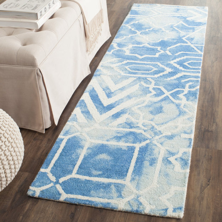 SAFAVIEH Dip Dye DDY678G Handmade Blue / Ivory Rug Image 9