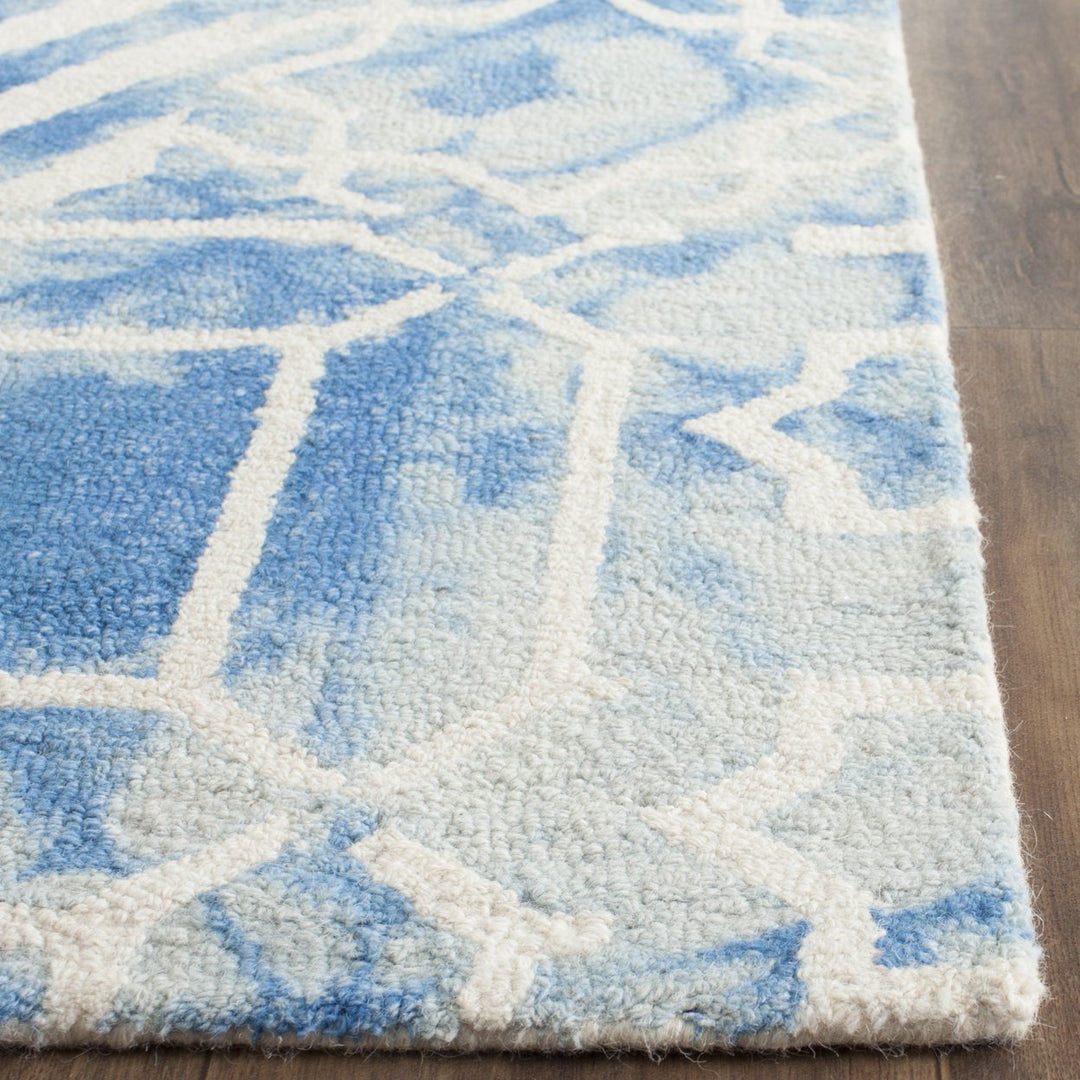 SAFAVIEH Dip Dye DDY678G Handmade Blue / Ivory Rug Image 10