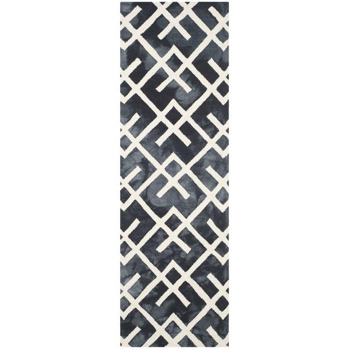 SAFAVIEH Dip Dye DDY677J Handmade Graphite / Ivory Rug Image 9