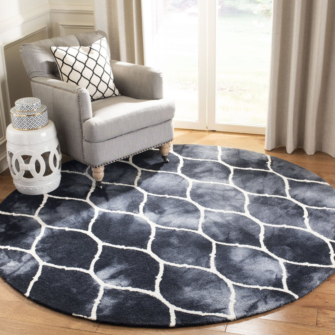 SAFAVIEH Dip Dye DDY685J Handmade Graphite / Ivory Rug Image 2