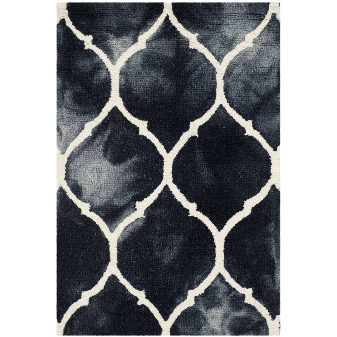 SAFAVIEH Dip Dye DDY685J Handmade Graphite / Ivory Rug Image 1