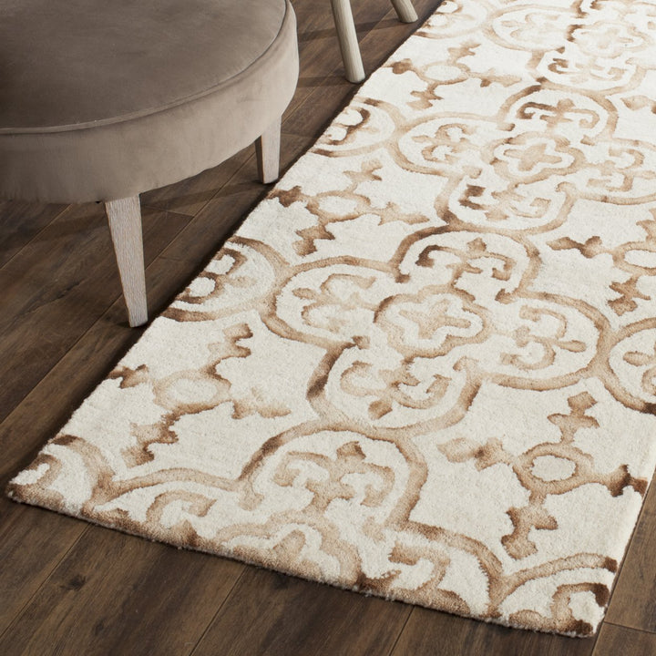 SAFAVIEH Dip Dye DDY711E Handmade Ivory / Camel Rug Image 3