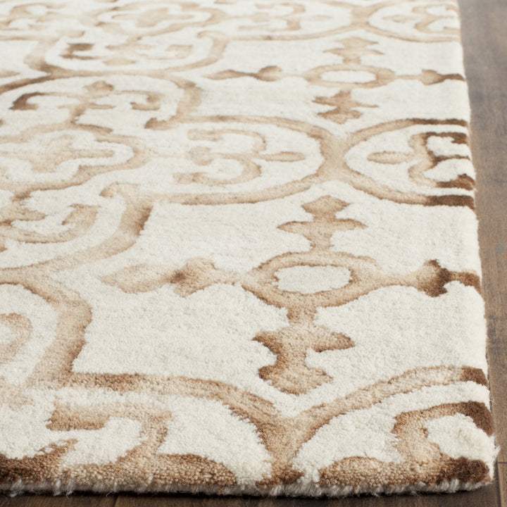 SAFAVIEH Dip Dye DDY711E Handmade Ivory / Camel Rug Image 7