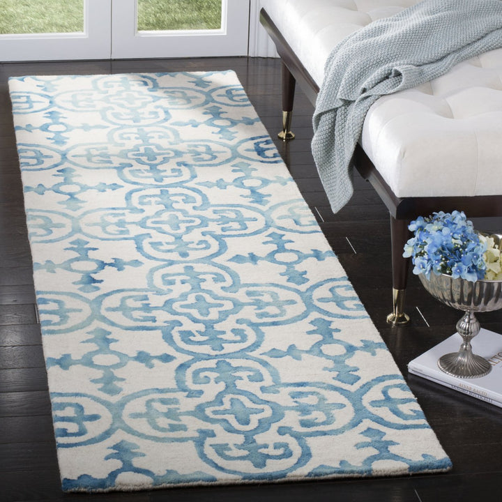 SAFAVIEH Dip Dye DDY711H Handmade Ivory / Turquoise Rug Image 3