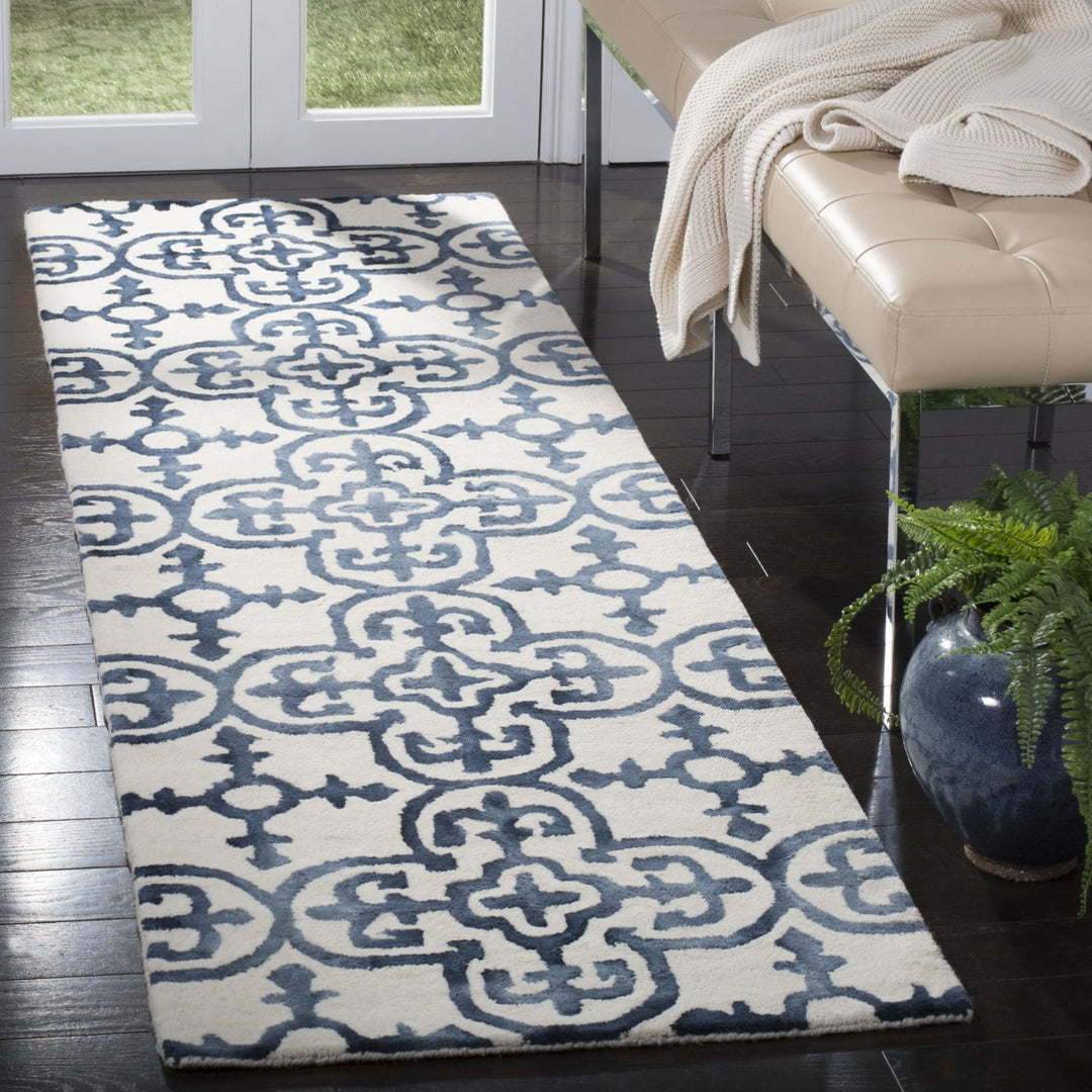 SAFAVIEH Dip Dye DDY711P Handmade Ivory / Navy Rug Image 3