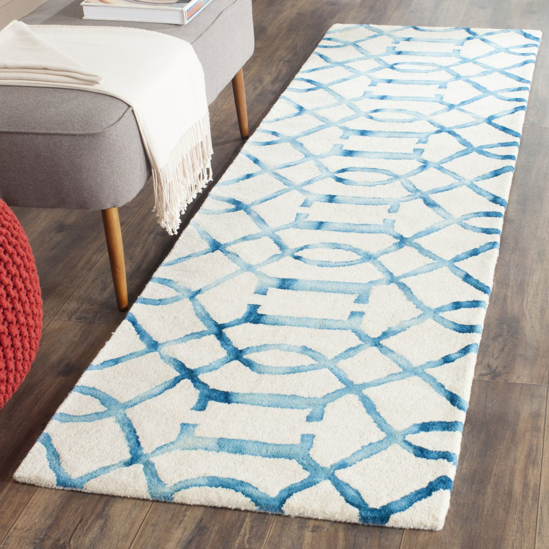 SAFAVIEH Dip Dye DDY712H Handmade Ivory / Turquoise Rug Image 10