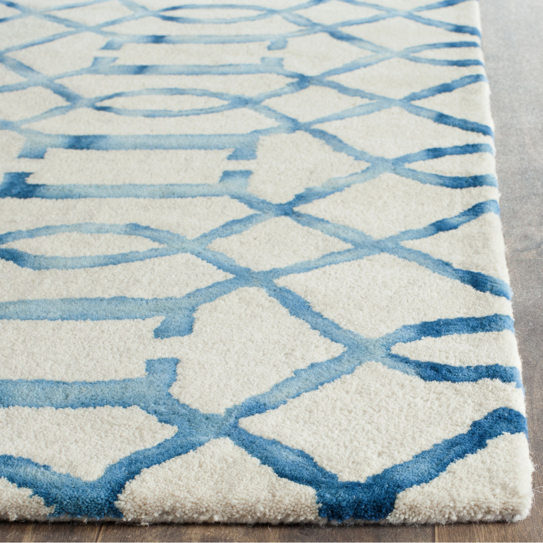 SAFAVIEH Dip Dye DDY712H Handmade Ivory / Turquoise Rug Image 11