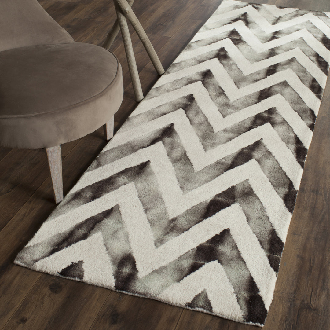 SAFAVIEH Dip Dye DDY715D Handmade Ivory / Charcoal Rug Image 3