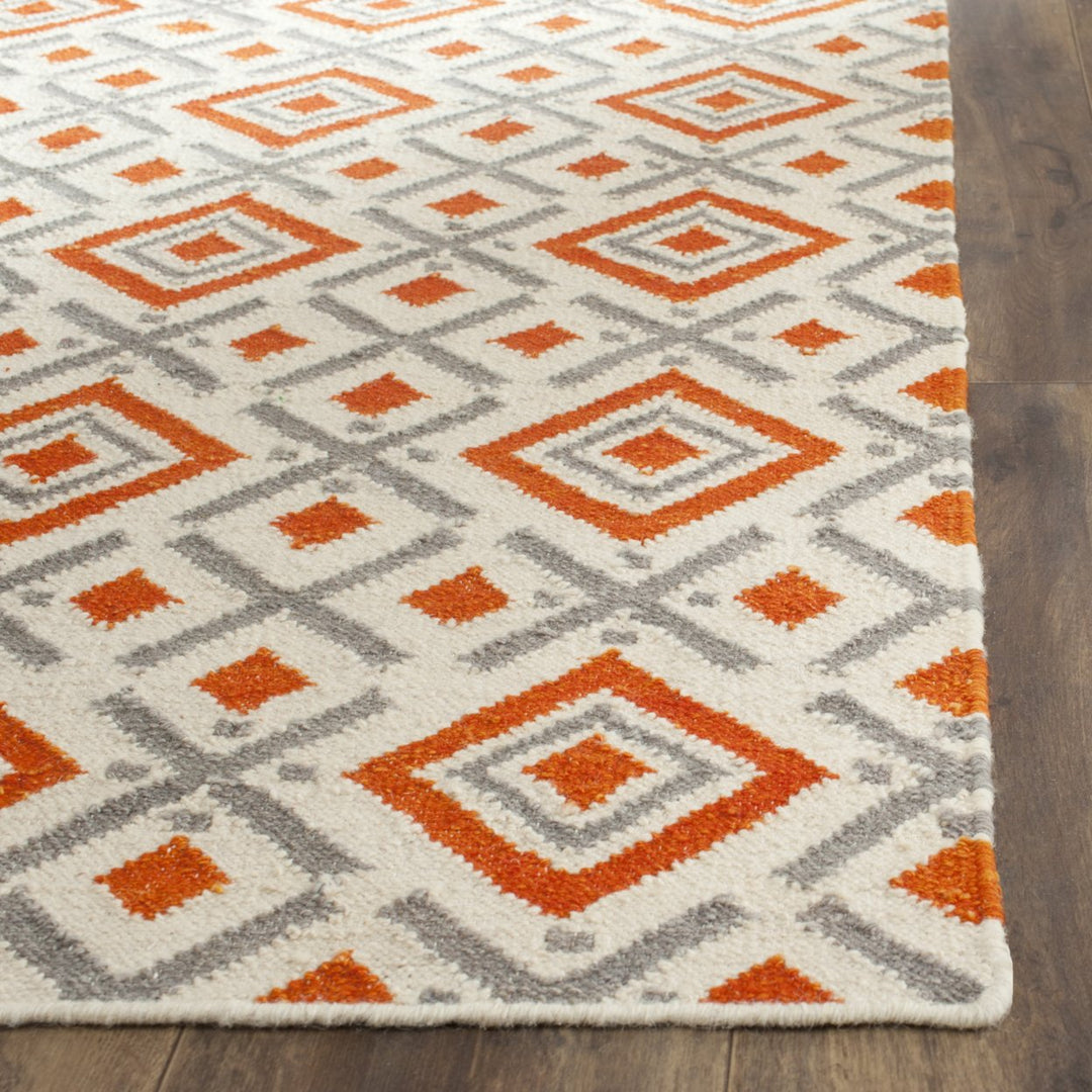 SAFAVIEH Dhurries DHU116A Handwoven Ivory /Tangerine Rug Image 8