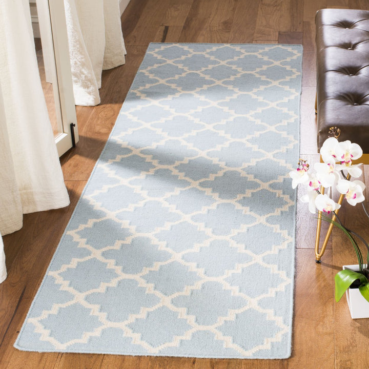 SAFAVIEH Dhurries DHU554B Light Blue / Ivory Rug Image 2