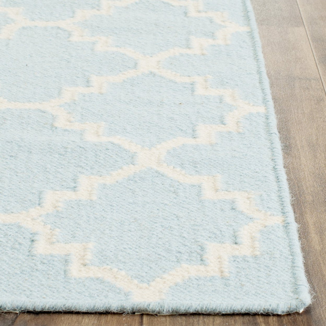 SAFAVIEH Dhurries DHU554B Light Blue / Ivory Rug Image 6