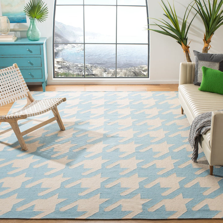 SAFAVIEH Dhurries DHU570B Light Blue / Ivory Rug Image 1