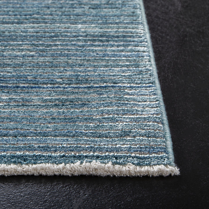 SAFAVIEH Dream Collection DRM500M Blue / Grey Rug Image 7