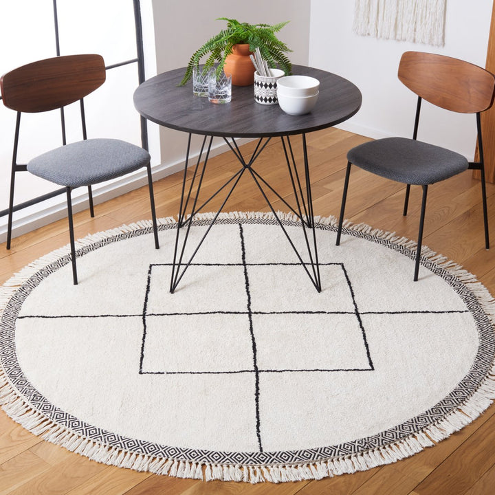 SAFAVIEH Easy Care ECR210A Ivory / Black Rug Image 3