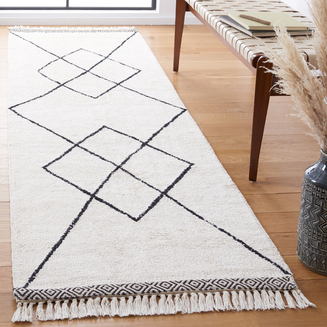 SAFAVIEH Easy Care ECR210A Ivory / Black Rug Image 4