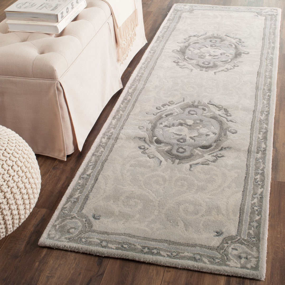 SAFAVIEH Empire EM414D Beige / Light Grey Rug Image 10