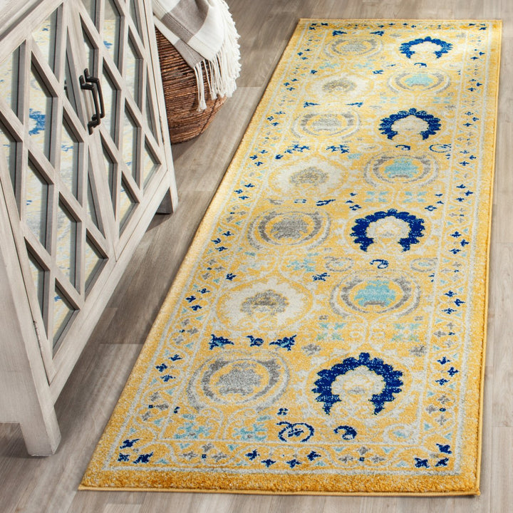 SAFAVIEH Evoke Collection EVK251B Gold / Ivory Rug Image 3