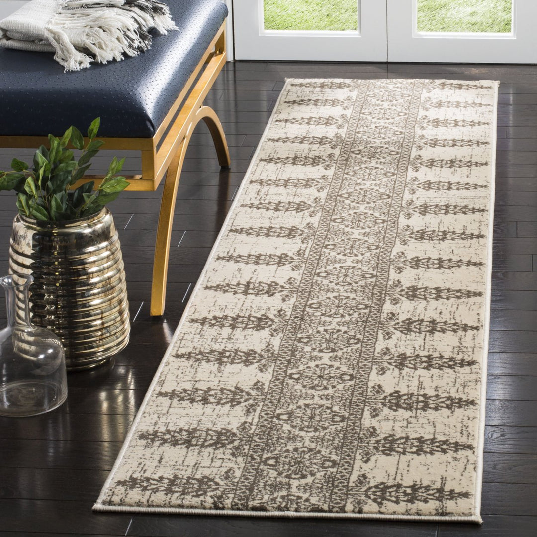 SAFAVIEH Evoke Collection EVK521S Ivory / Silver Rug Image 3