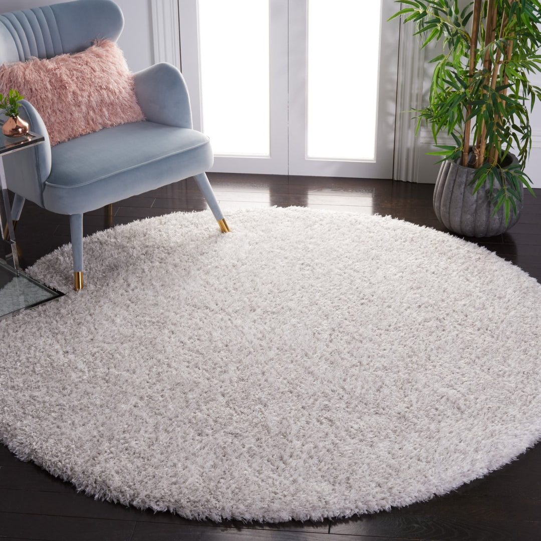 SAFAVIEH Flokati Collection FLK310B Ivory / Grey Rug Image 2