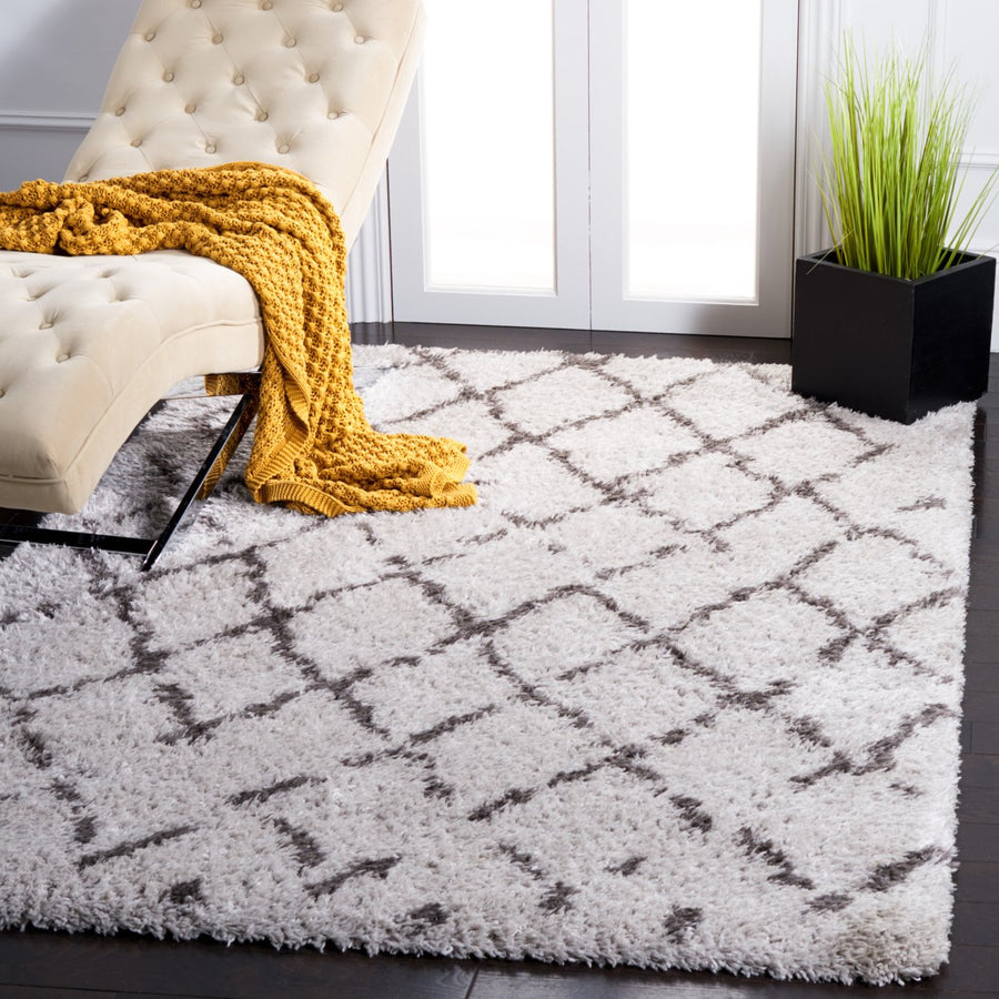 SAFAVIEH Flokati Shag FLK981G Silver / Charcoal Rug Image 1