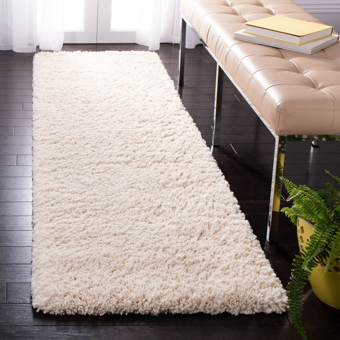 SAFAVIEH Fontana Shag Collection FNT800B Creme Rug Image 3