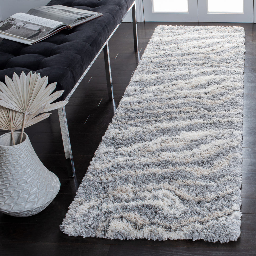 SAFAVIEH Fontana Shag Collection FNT865F Grey / Ivory Rug Image 3