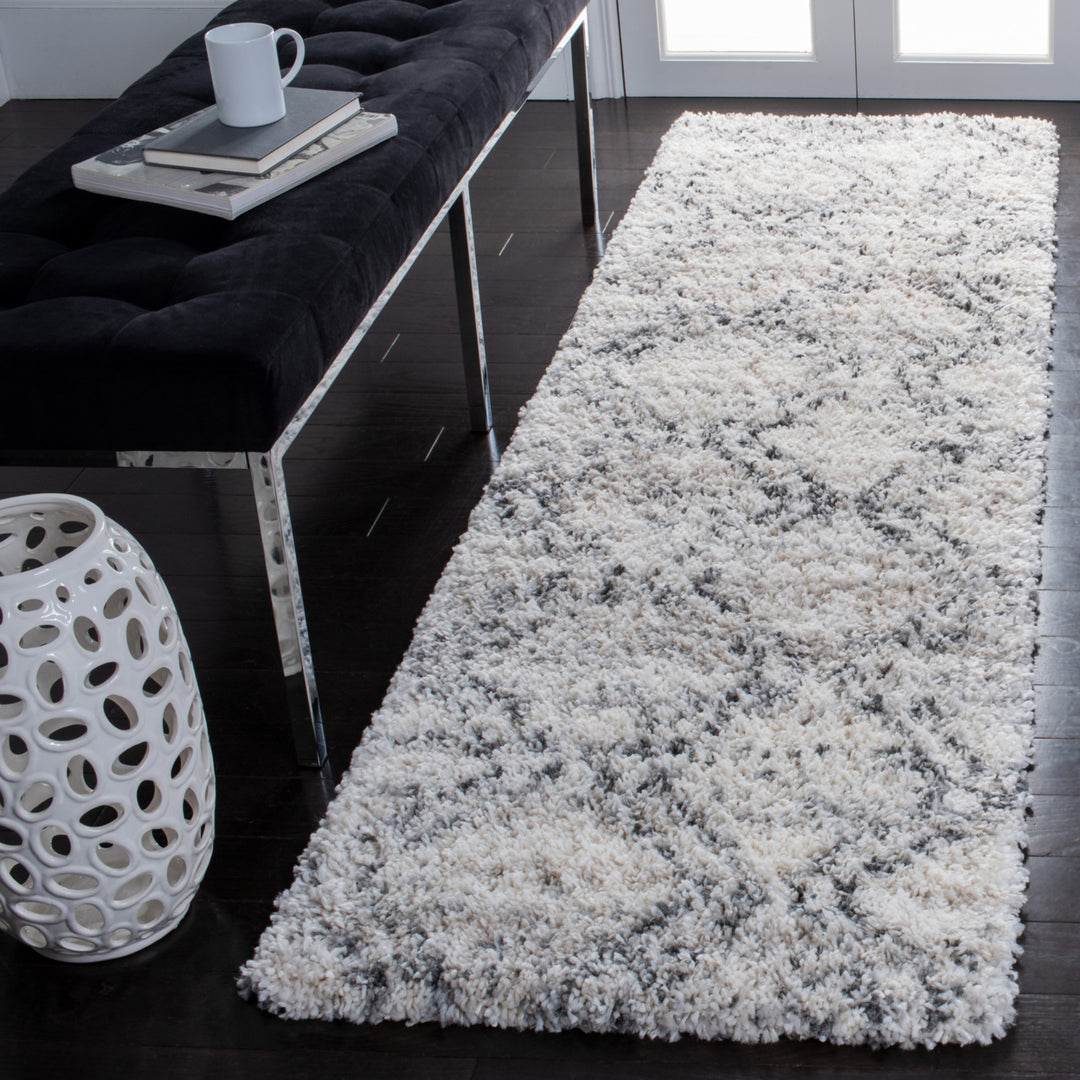 SAFAVIEH Fontana Shag Collection FNT881A Ivory / Grey Rug Image 3