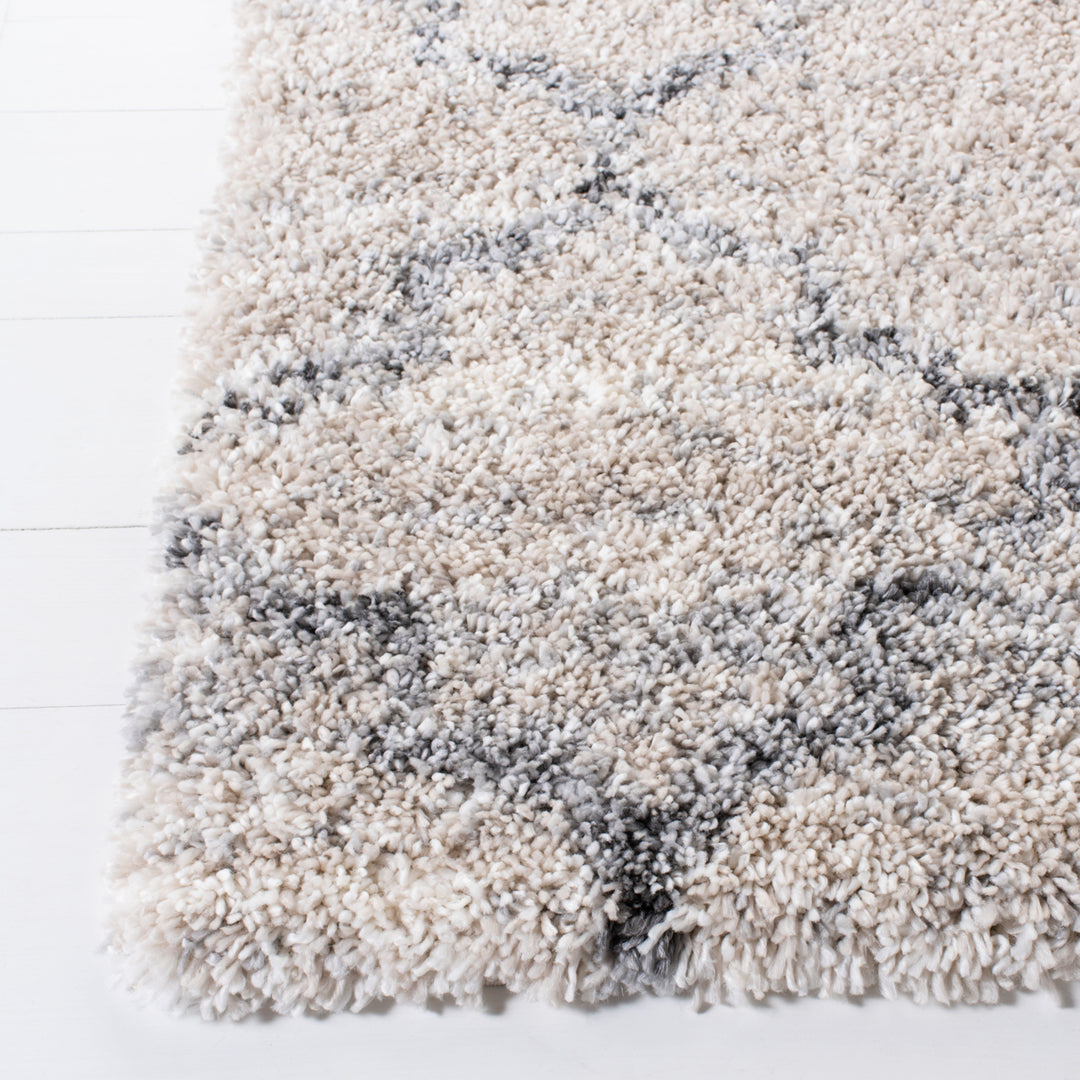 SAFAVIEH Fontana Shag Collection FNT888F Grey / Ivory Rug Image 7