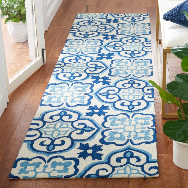 SAFAVIEH Four Seasons FRS230B Blue / Ivory Rug Image 2