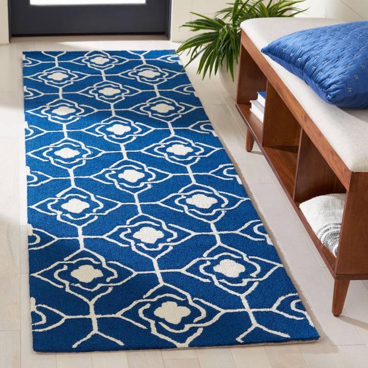 SAFAVIEH Four Seasons FRS233H Navy / Ivory Rug Image 2