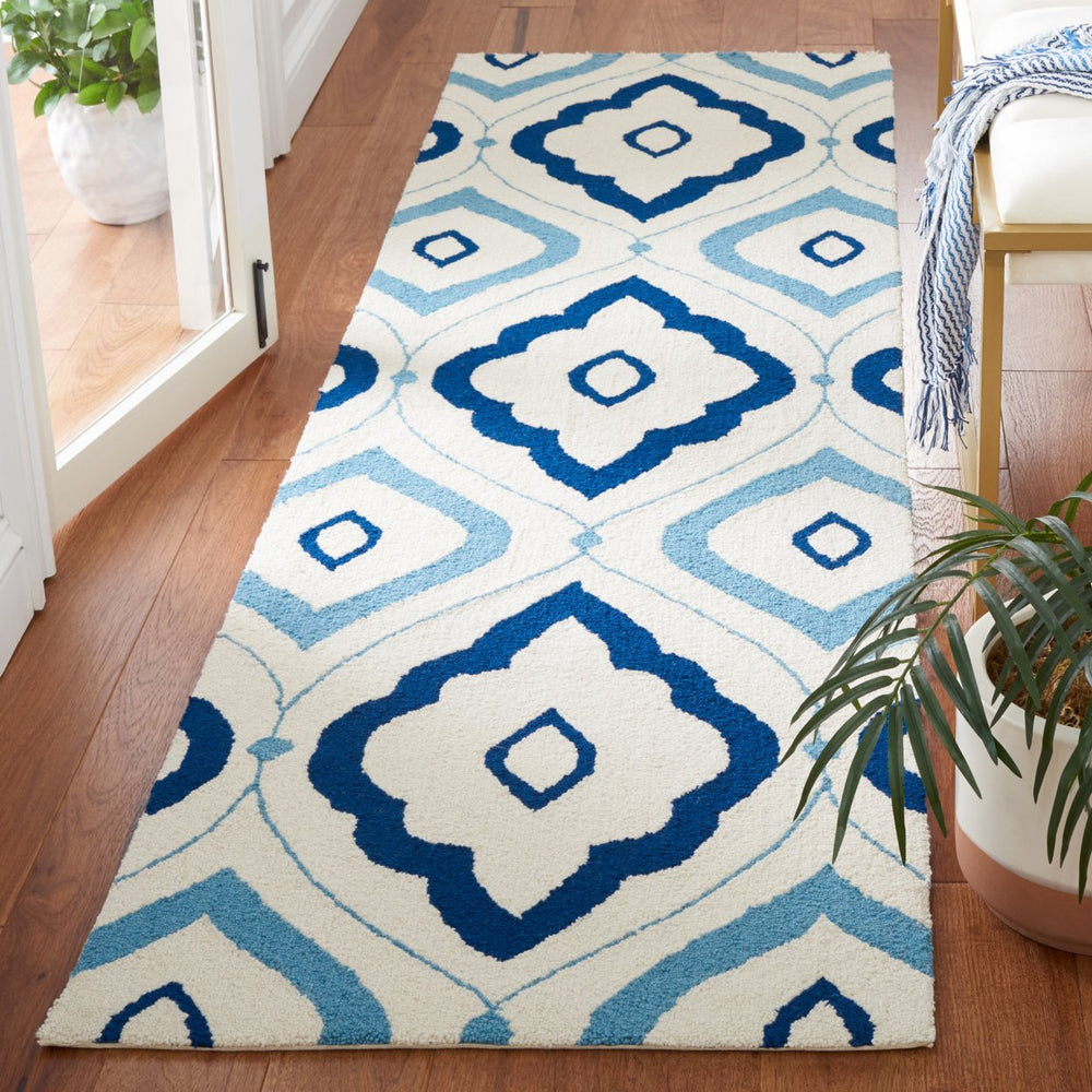 SAFAVIEH Four Seasons FRS235N Ivory / Navy Rug Image 2