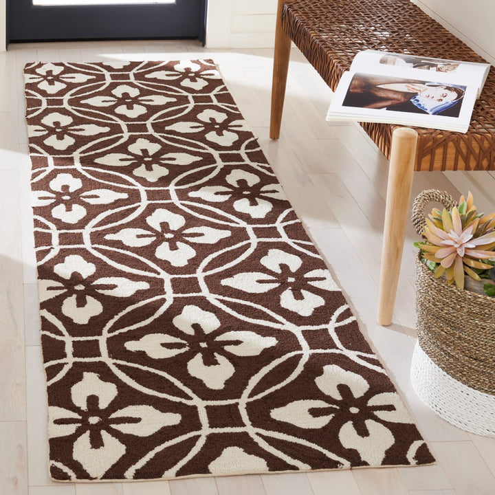 SAFAVIEH Four Seasons FRS236E Chocolate / Ivory Rug Image 2