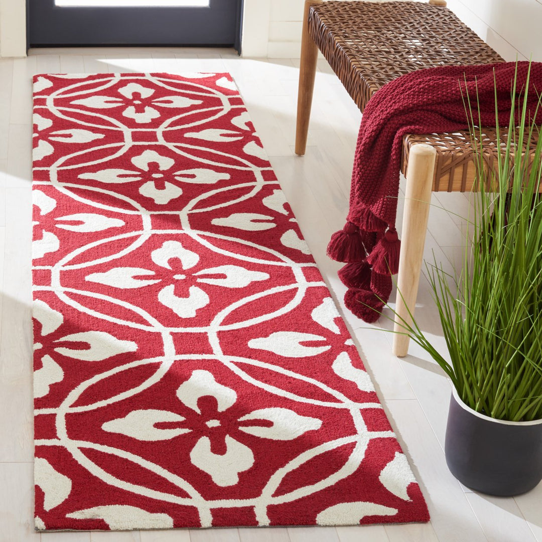 SAFAVIEH Four Seasons FRS236R Red / Ivory Rug Image 2