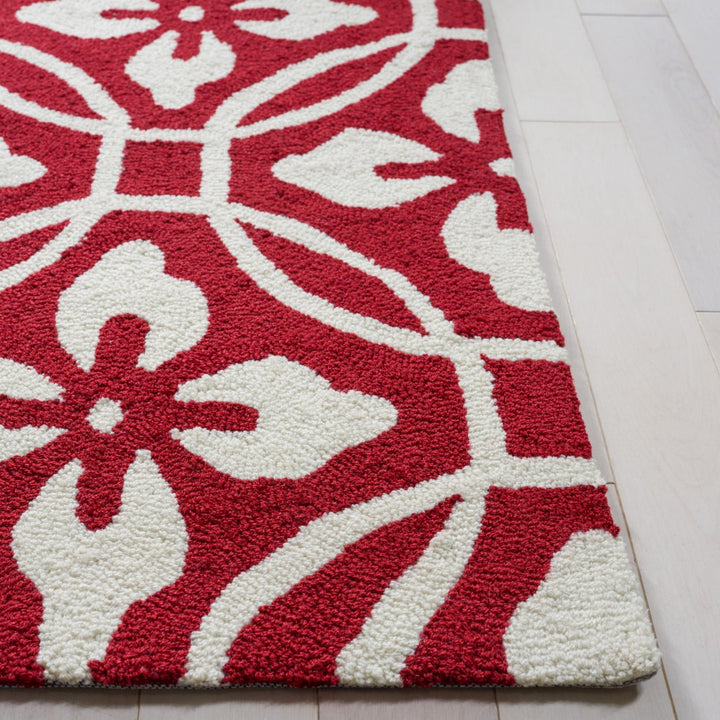 SAFAVIEH Four Seasons FRS236R Red / Ivory Rug Image 4