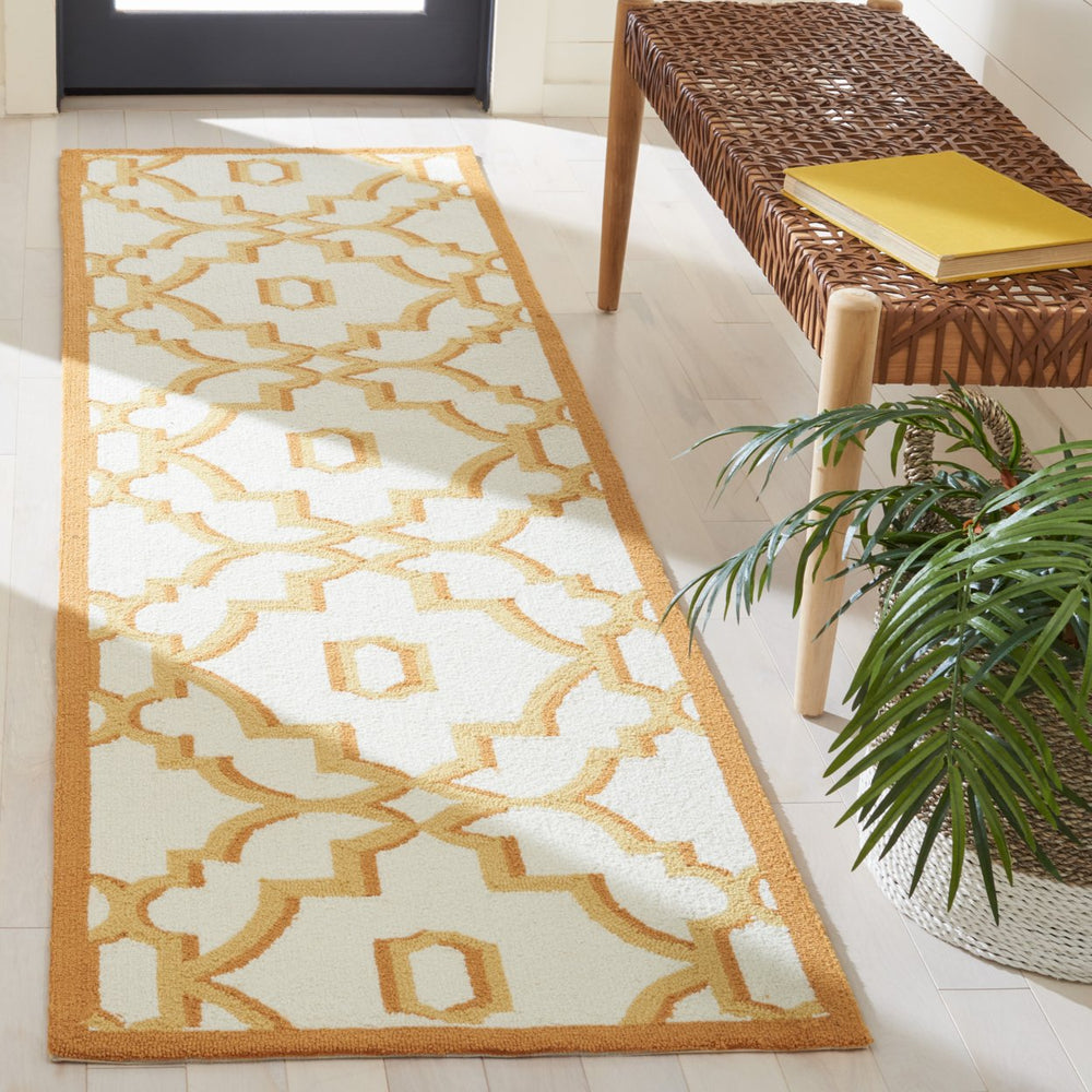 SAFAVIEH Four Seasons FRS237J Ivory / Tan Rug Image 2