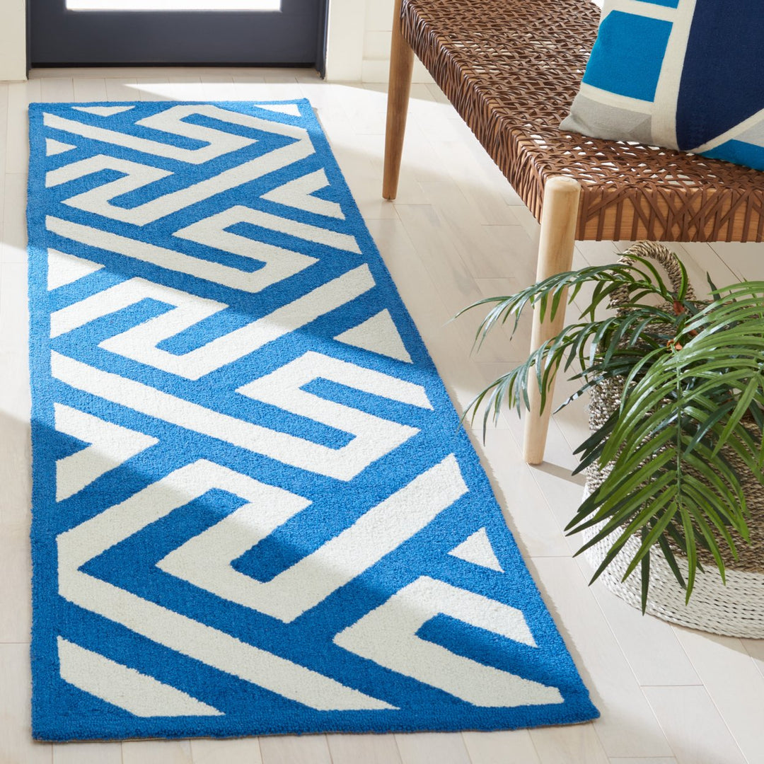 SAFAVIEH Four Seasons FRS241K Ivory / Blue Rug Image 2