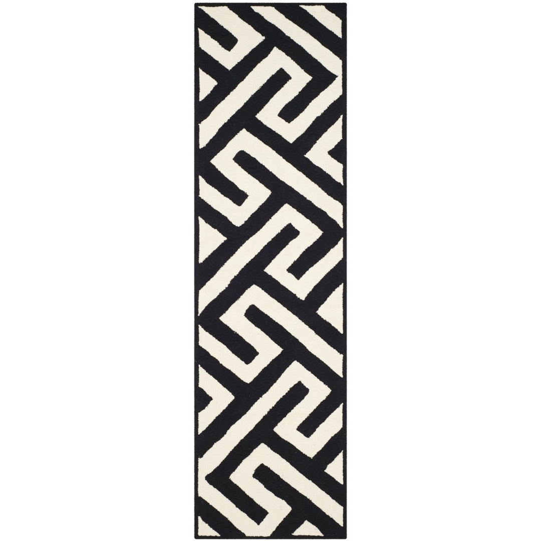 SAFAVIEH Four Seasons FRS241P Ivory / Black Rug Image 3