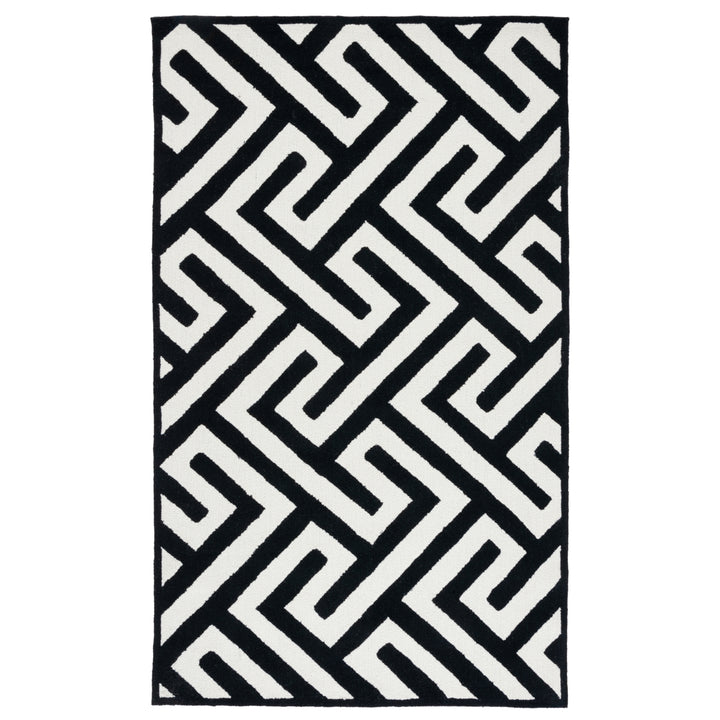 SAFAVIEH Four Seasons FRS241P Ivory / Black Rug Image 7