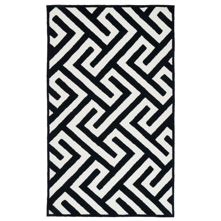 SAFAVIEH Four Seasons FRS241P Ivory / Black Rug Image 1