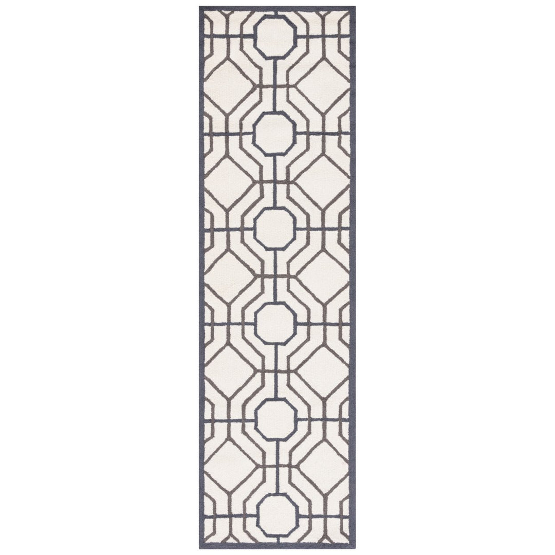 SAFAVIEH Four Seasons FRS244P Ivory / Black Rug Image 1