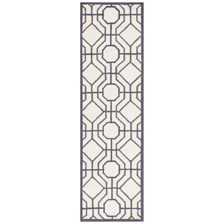 SAFAVIEH Four Seasons FRS244P Ivory / Black Rug Image 1